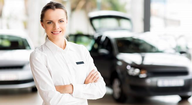 Stai cercando una nuova auto?
I nostri veicoli sono consegnati tutti in perfette condizioni e con gli equipaggiamenti completi. Scopri subito un parco auto di oltre 150 veicoli.